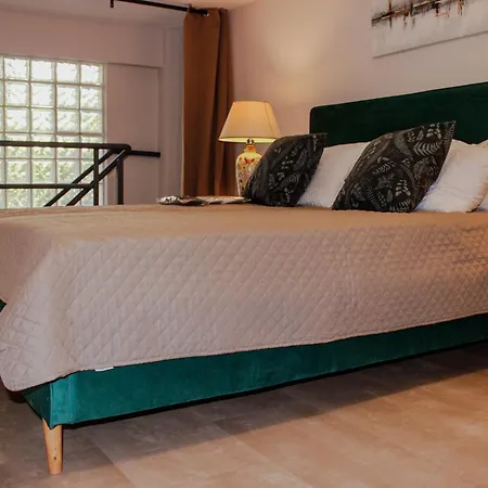 アパート Theurbanloft テッサロニキ